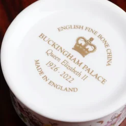 Queen Elizabeth Ii Commemorative Pillbox*Royal Collection Shop Discount